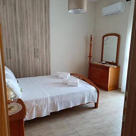 Panos House - Warm And Cozy Retreat Apartment Tríkala