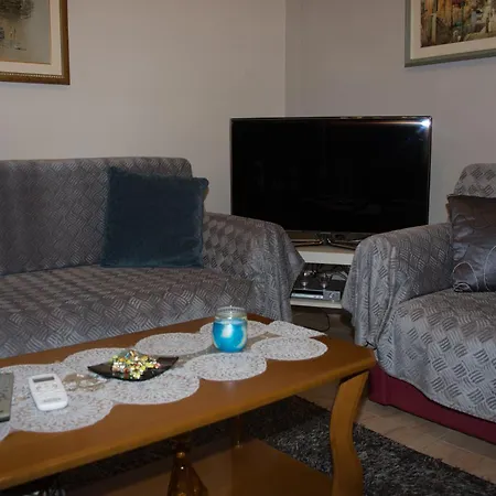 Апартаменты Panos House - Warm And Cozy Retreat *