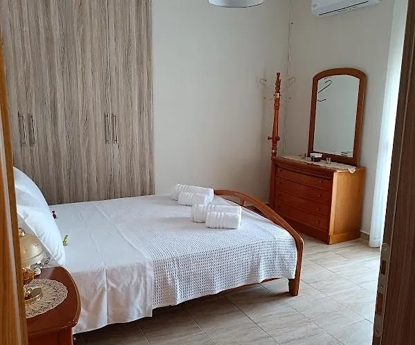 Panos House - Warm And Cozy Retreat Lägenhet Tríkala